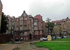 Старовинний будинок у Польщі - StudentPortal