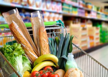 Работа польских супермаркетов перед Пасхой