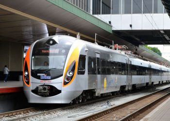 Когда будет возобновлено международное железнодорожное и авиасообщение в Украине