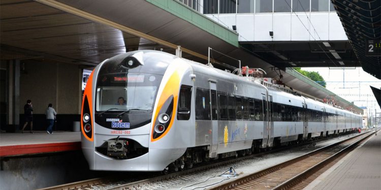 Когда будет возобновлено международное железнодорожное и авиасообщение в Украине