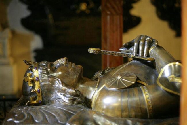 Надгробок-кенотаф Владислава III в Краківському кафедральному соборі авторства Антонія Мадейскі - StudentPortal