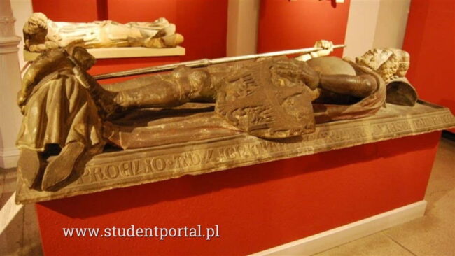 Надгробок Генріха II Побожного в костелі Святої Трійці - StudentPortal