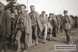 Красноармейцы захваченные солдатами в плен под Варшавой - StudentPortal