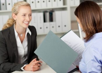 Як скласти резюме (CV) при працевлаштуванні у Польщі - StudentPortal