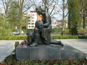 Пам'ятник санітарці - StudentPortal