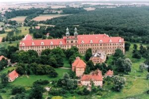 Після перебудови абатський музей перетворився на етнографічний музей, який функціонує й донині - StudentPortal